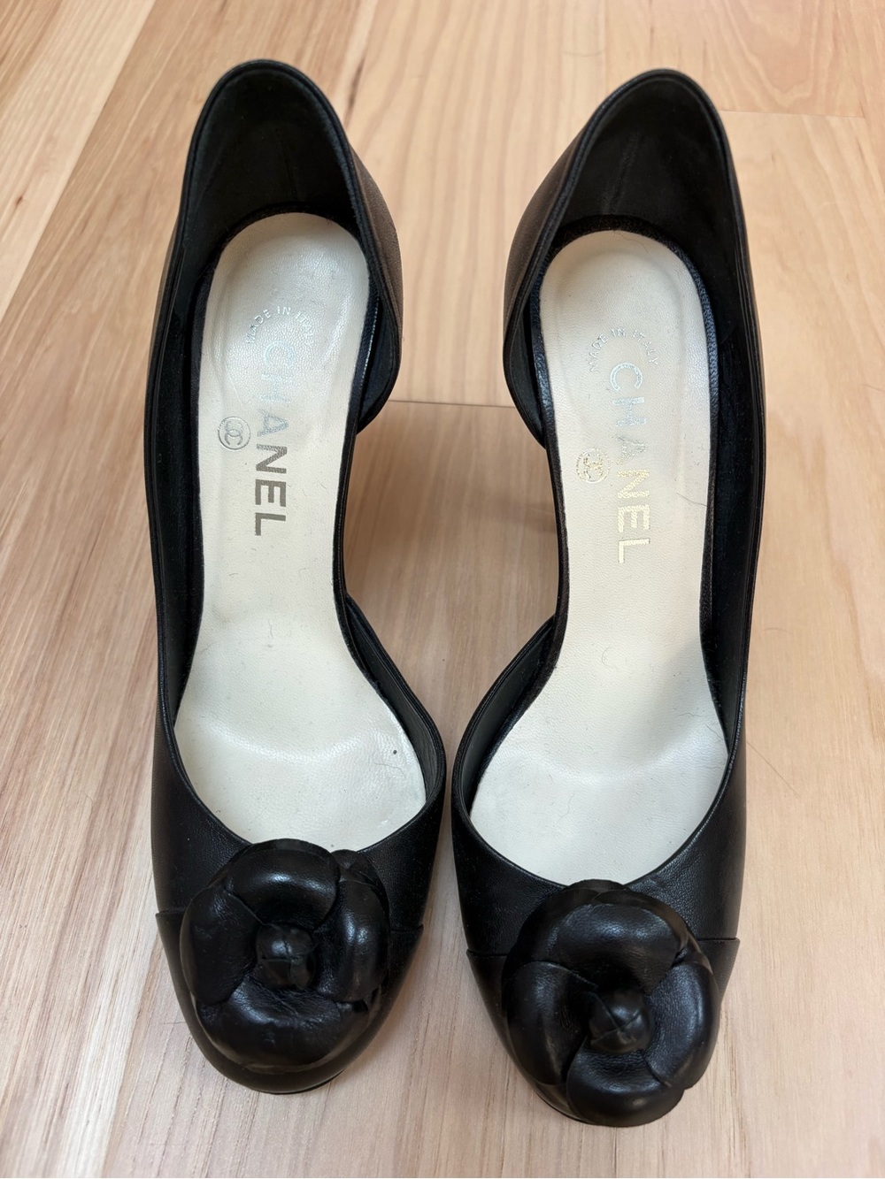 CHANEL Black Leather Camellia Pump 39